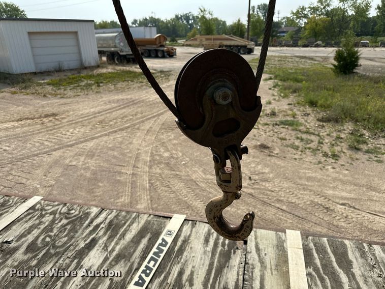 image for item MQ9360 2000 Mack CH613  crane truck