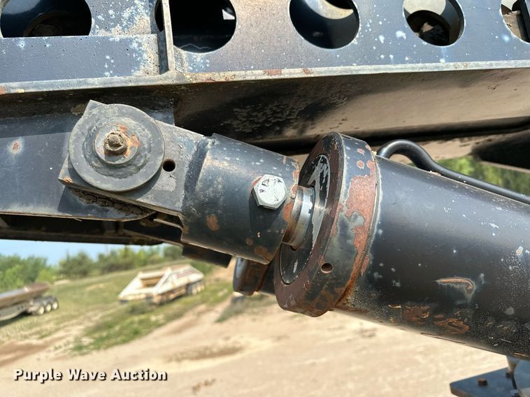 image for item MQ9360 2000 Mack CH613  crane truck