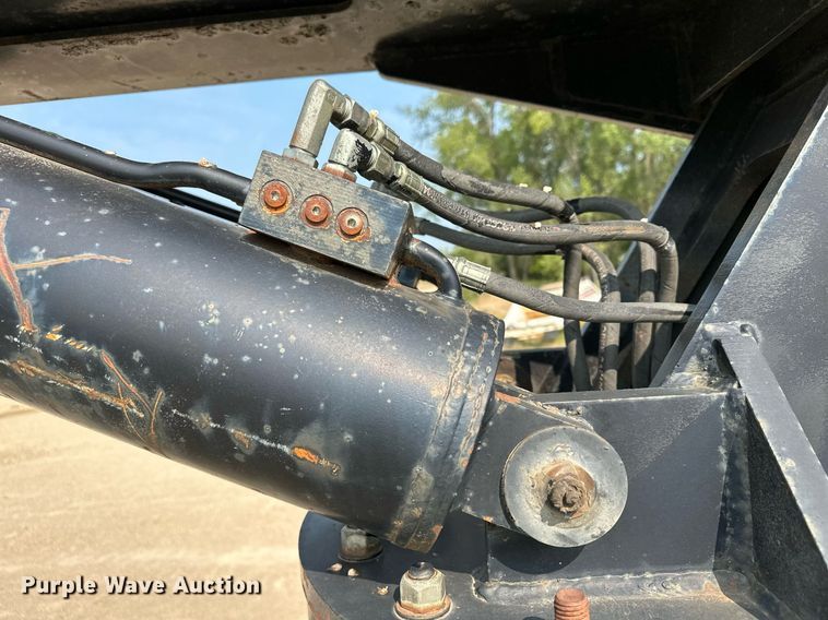 image for item MQ9360 2000 Mack CH613  crane truck