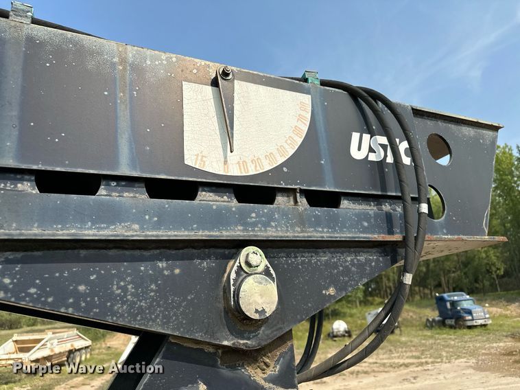 image for item MQ9360 2000 Mack CH613  crane truck