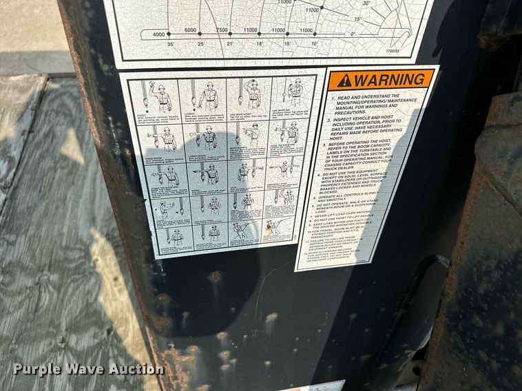 image for item MQ9360 2000 Mack CH613  crane truck