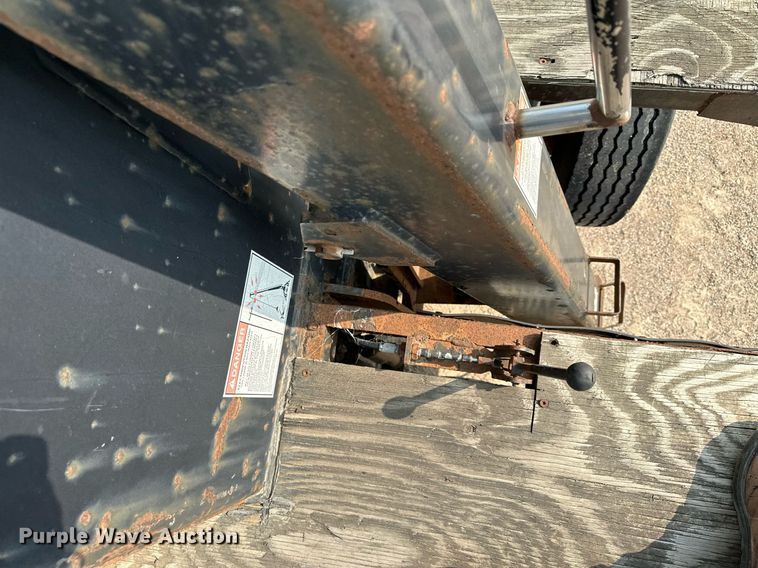 image for item MQ9360 2000 Mack CH613  crane truck