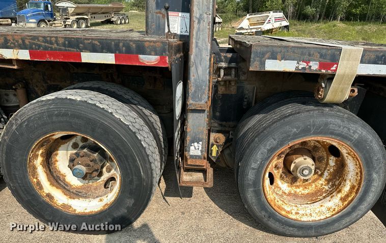 image for item MQ9360 2000 Mack CH613  crane truck