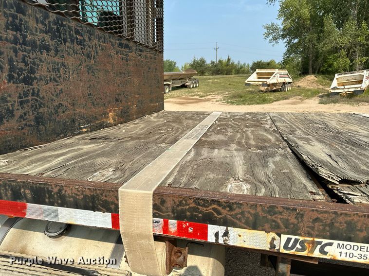 image for item MQ9360 2000 Mack CH613  crane truck