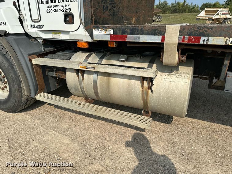 image for item MQ9360 2000 Mack CH613  crane truck