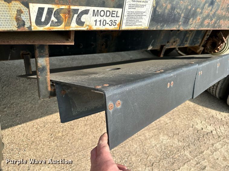 image for item MQ9360 2000 Mack CH613  crane truck