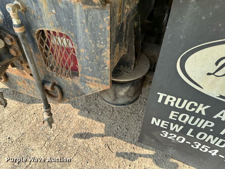 image for item MQ9360 2000 Mack CH613  crane truck