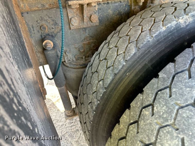 image for item MQ9360 2000 Mack CH613  crane truck