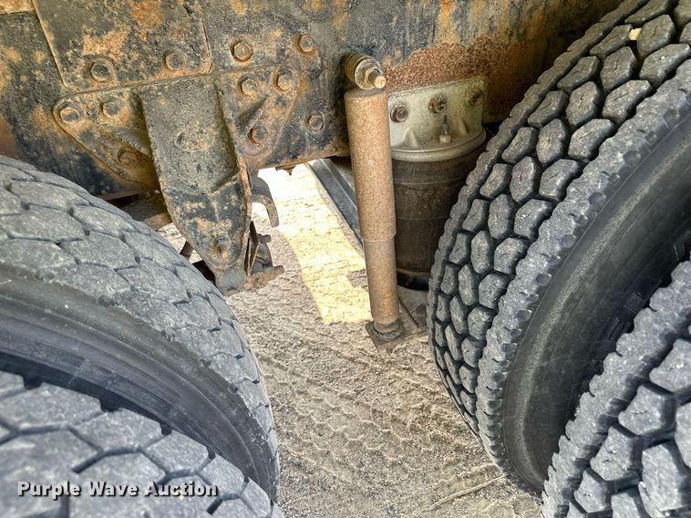 image for item MQ9360 2000 Mack CH613  crane truck