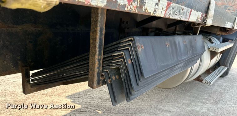 image for item MQ9360 2000 Mack CH613  crane truck