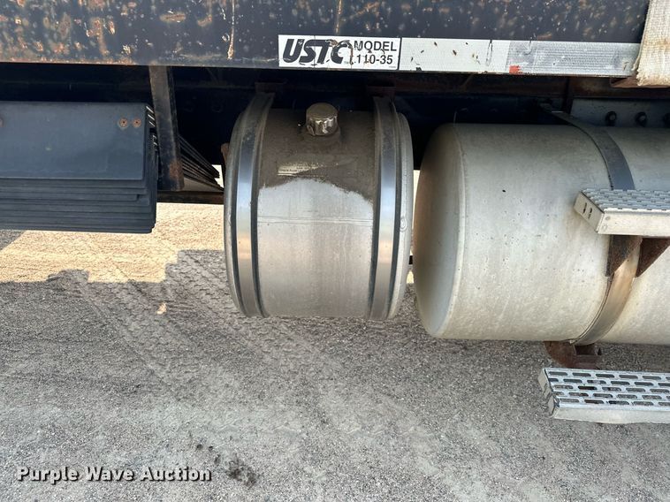 image for item MQ9360 2000 Mack CH613  crane truck