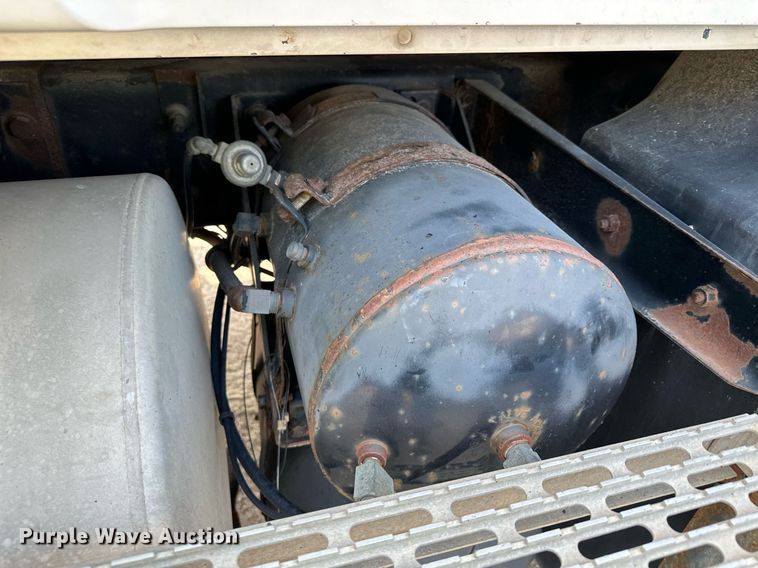 image for item MQ9360 2000 Mack CH613  crane truck