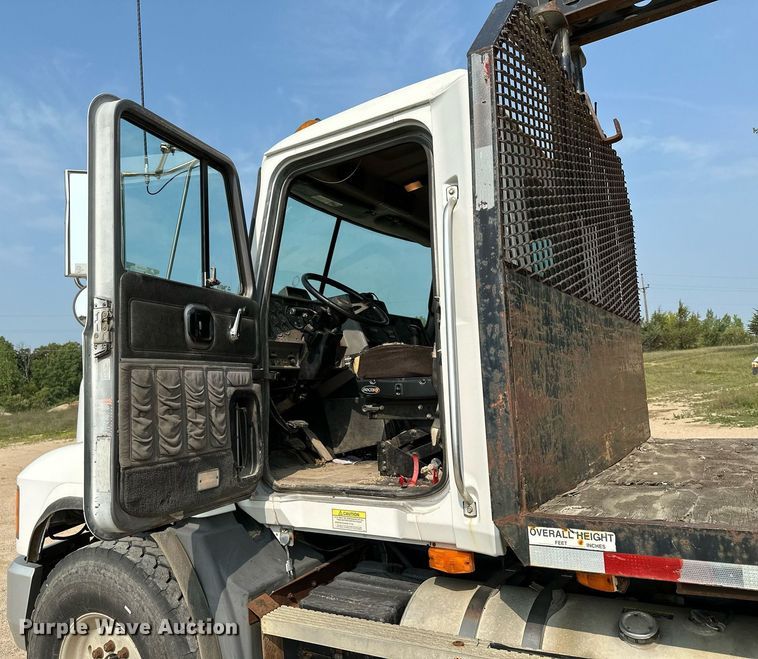 image for item MQ9360 2000 Mack CH613  crane truck