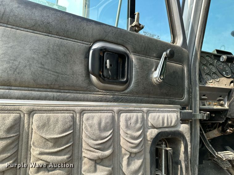 image for item MQ9360 2000 Mack CH613  crane truck