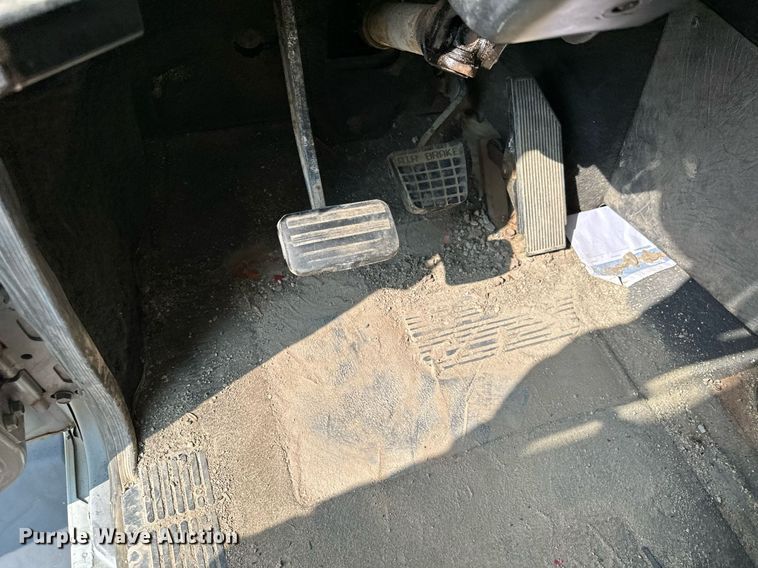 image for item MQ9360 2000 Mack CH613  crane truck