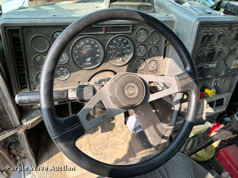 image for item MQ9360 2000 Mack CH613  crane truck