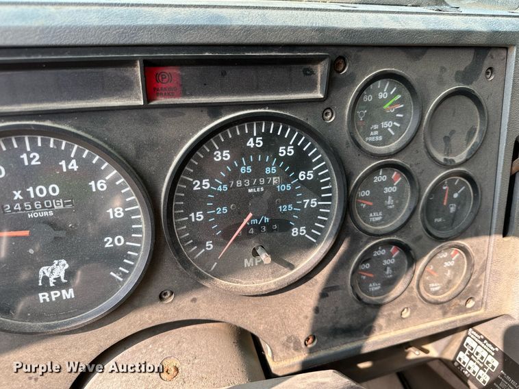 image for item MQ9360 2000 Mack CH613  crane truck