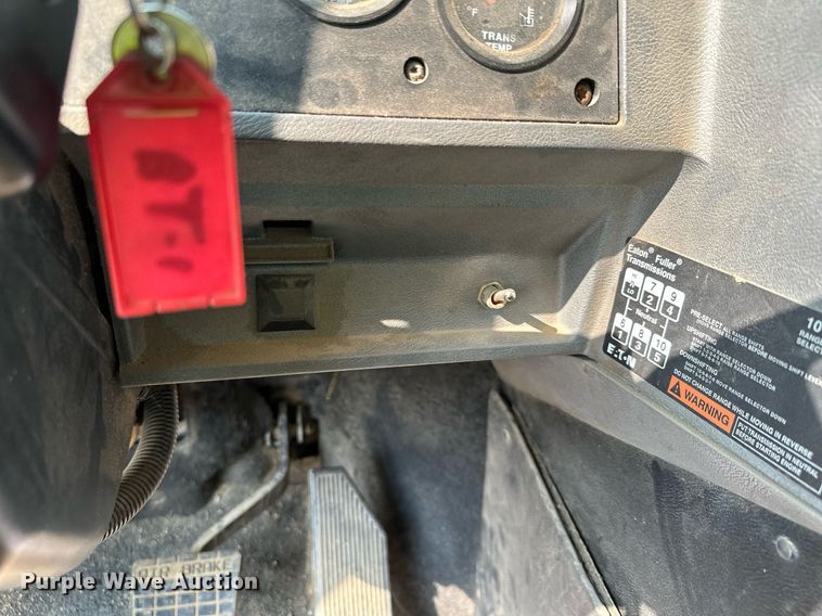 image for item MQ9360 2000 Mack CH613  crane truck