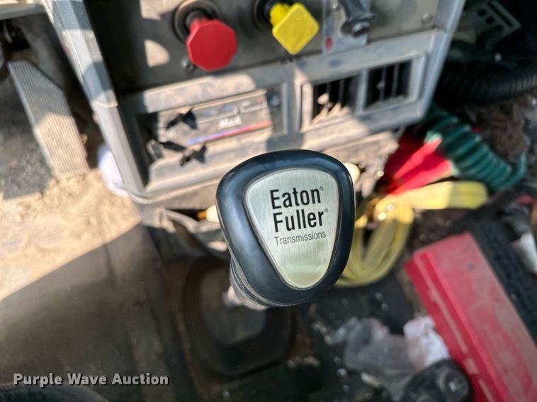 image for item MQ9360 2000 Mack CH613  crane truck