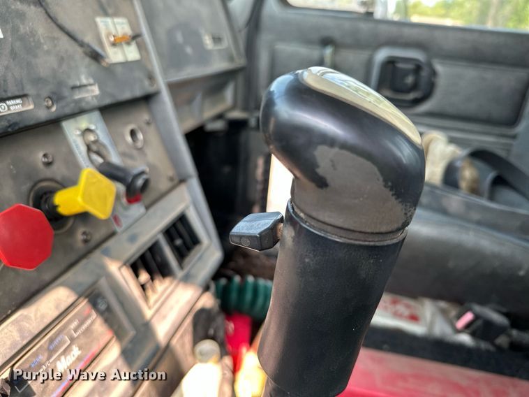 image for item MQ9360 2000 Mack CH613  crane truck