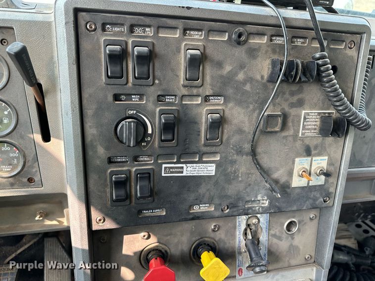 image for item MQ9360 2000 Mack CH613  crane truck