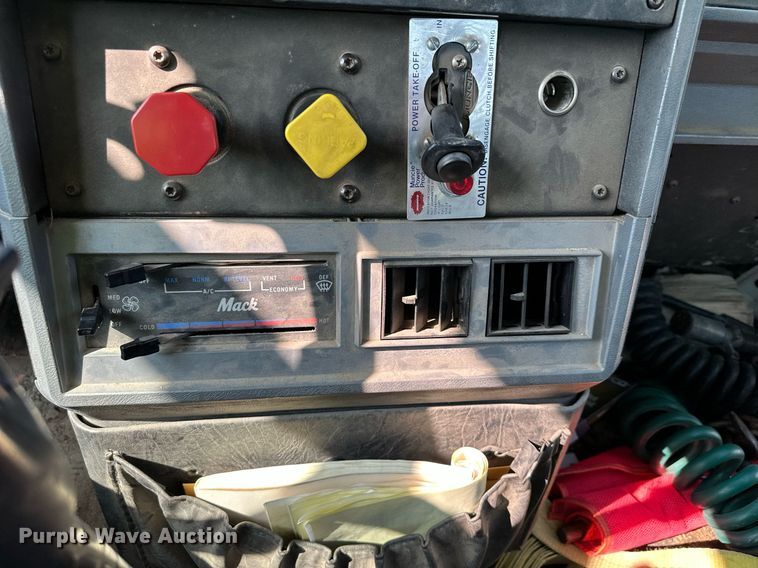 image for item MQ9360 2000 Mack CH613  crane truck