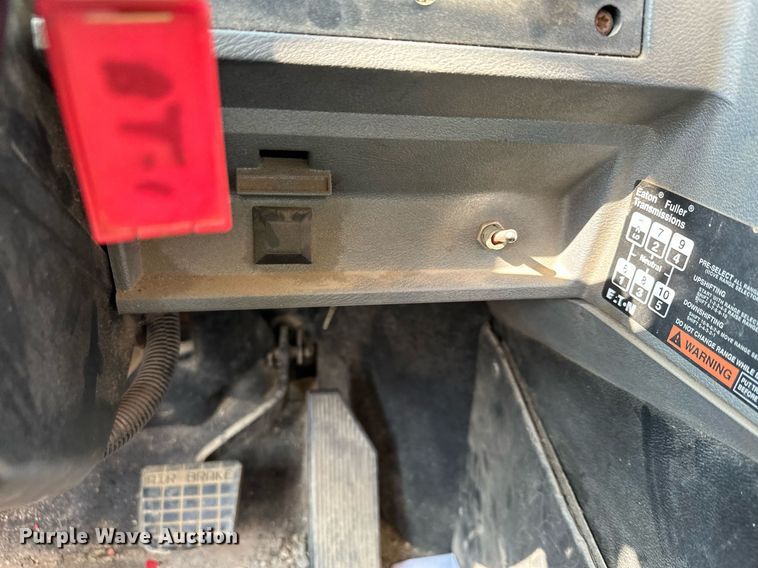 image for item MQ9360 2000 Mack CH613  crane truck