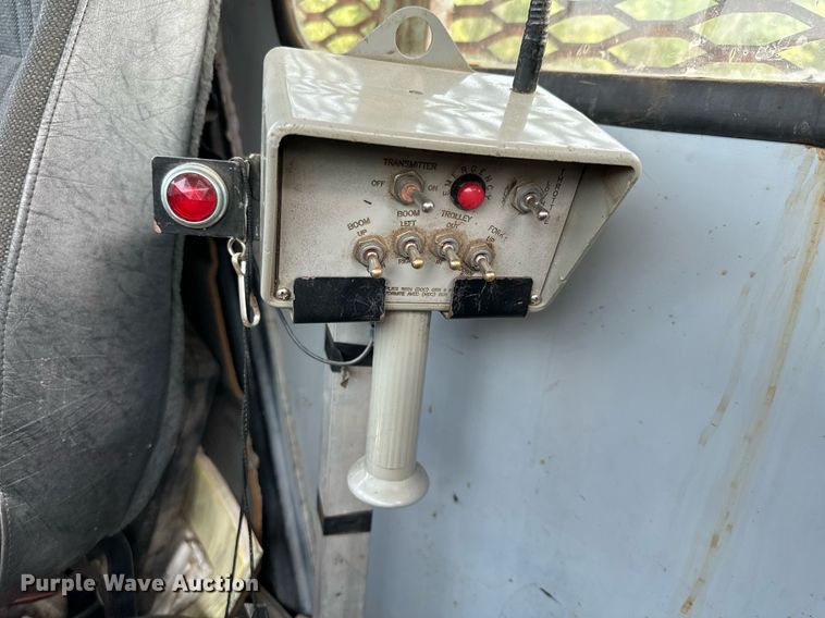 image for item MQ9360 2000 Mack CH613  crane truck