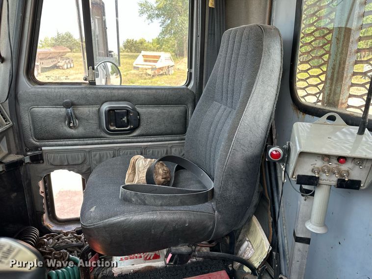 image for item MQ9360 2000 Mack CH613  crane truck