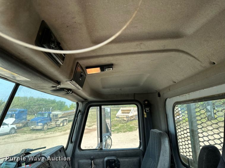 image for item MQ9360 2000 Mack CH613  crane truck