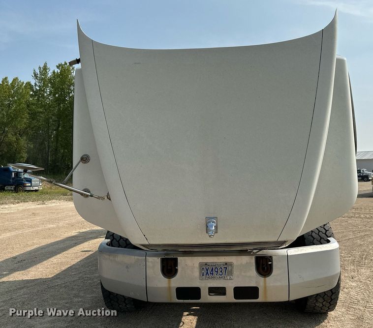 image for item MQ9360 2000 Mack CH613  crane truck