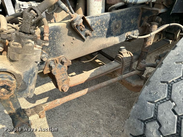 image for item MQ9360 2000 Mack CH613  crane truck