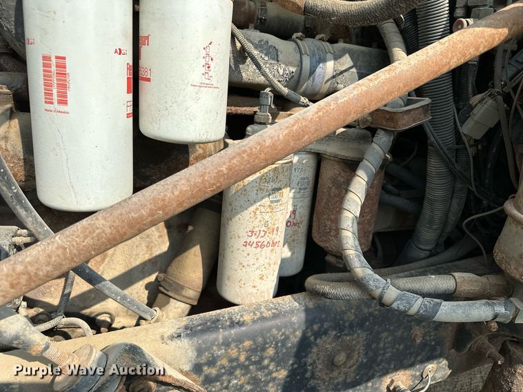 image for item MQ9360 2000 Mack CH613  crane truck