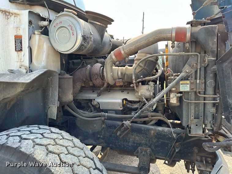 image for item MQ9360 2000 Mack CH613  crane truck