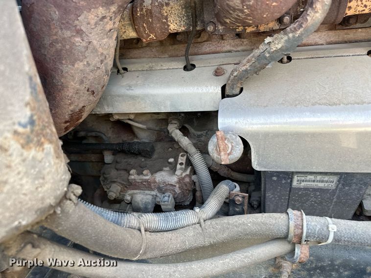 image for item MQ9360 2000 Mack CH613  crane truck