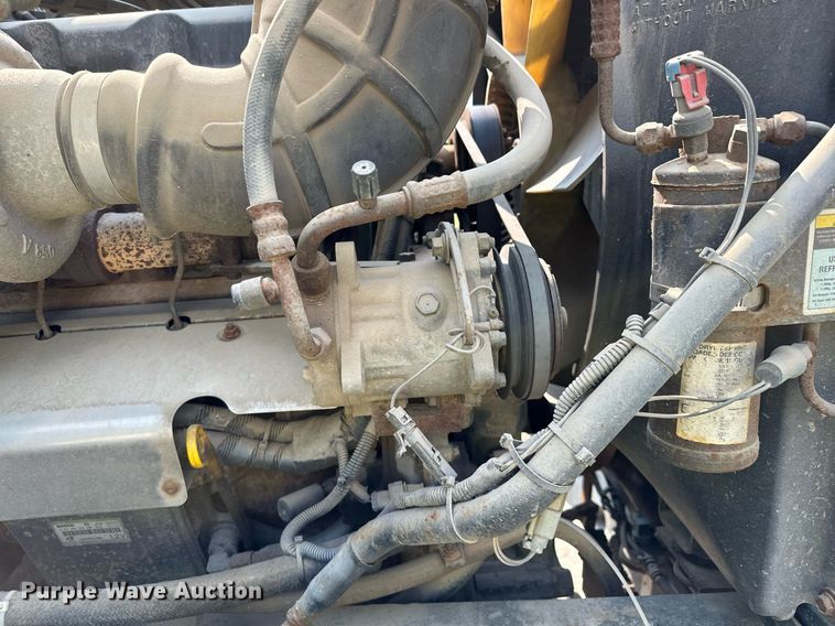 image for item MQ9360 2000 Mack CH613  crane truck