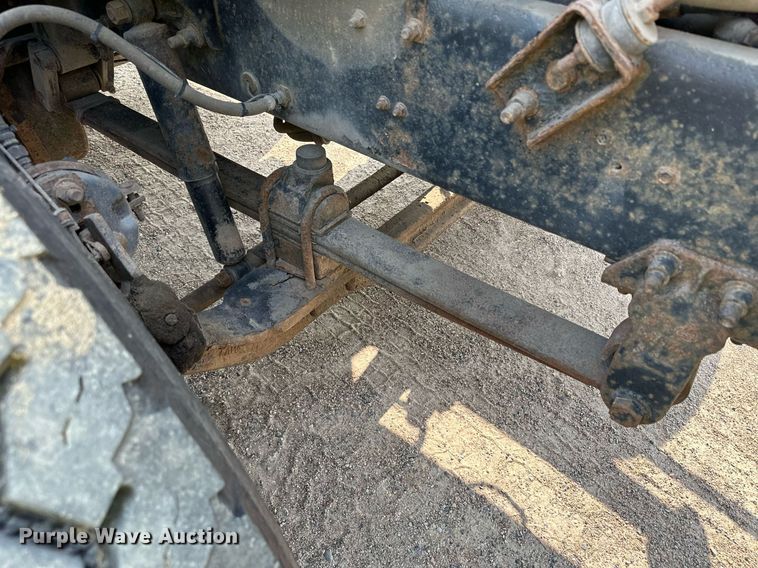 image for item MQ9360 2000 Mack CH613  crane truck