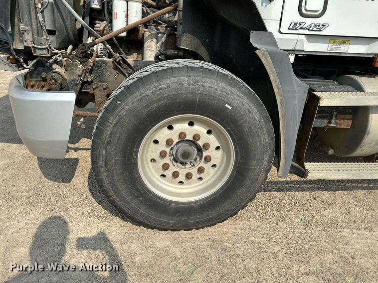 image for item MQ9360 2000 Mack CH613  crane truck