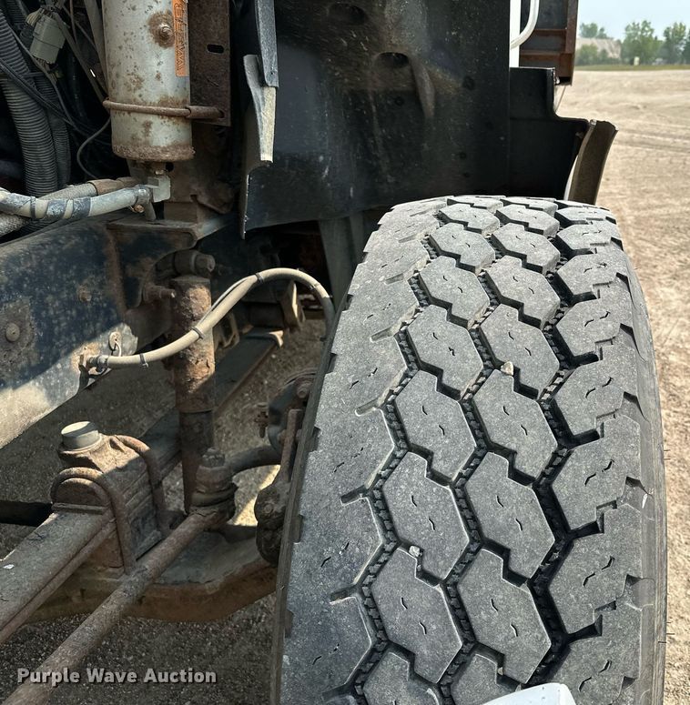 image for item MQ9360 2000 Mack CH613  crane truck