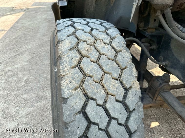 image for item MQ9360 2000 Mack CH613  crane truck