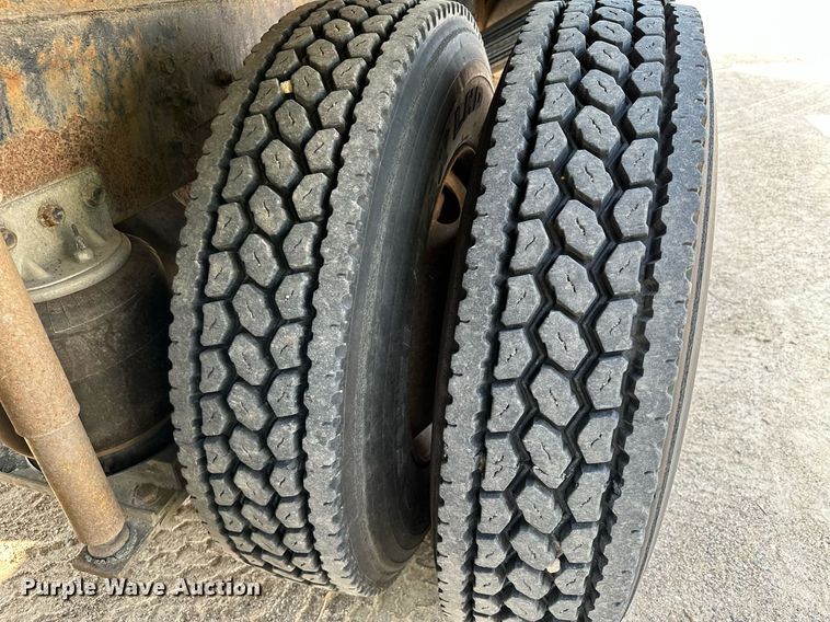 image for item MQ9360 2000 Mack CH613  crane truck