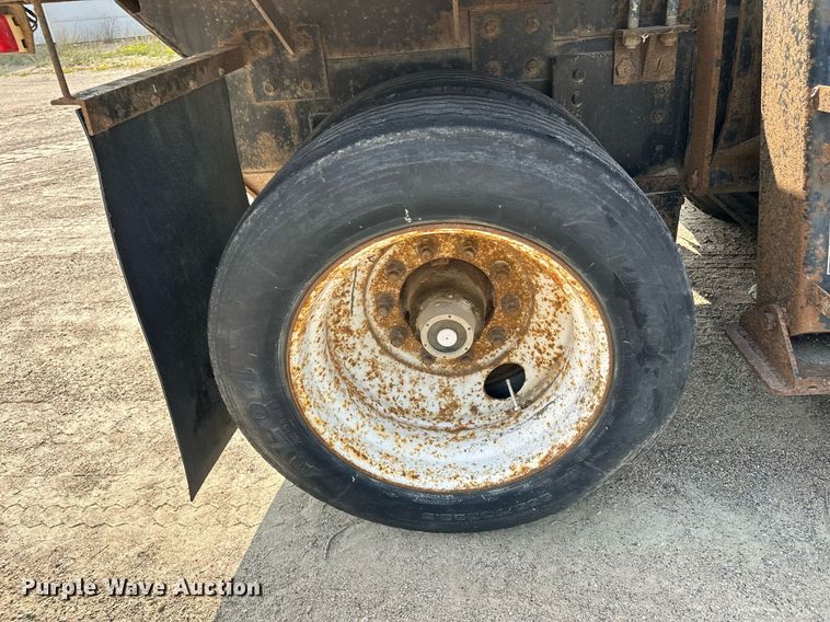 image for item MQ9360 2000 Mack CH613  crane truck