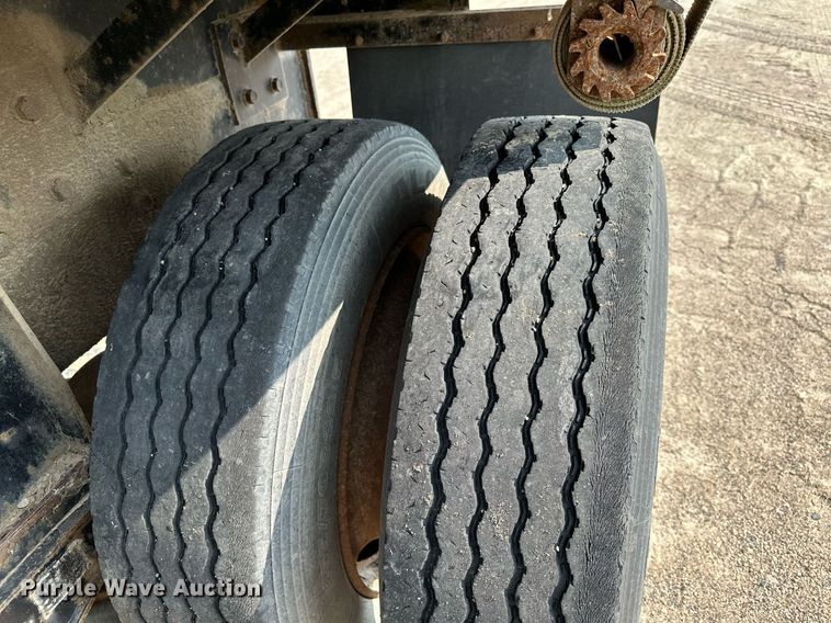 image for item MQ9360 2000 Mack CH613  crane truck