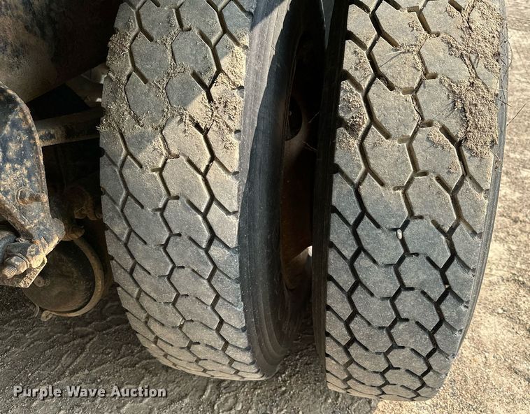 image for item MQ9360 2000 Mack CH613  crane truck