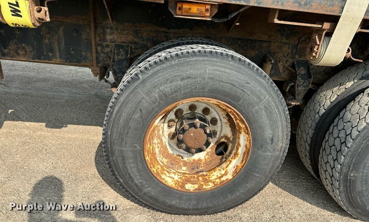 image for item MQ9360 2000 Mack CH613  crane truck