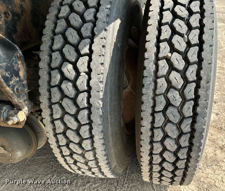 image for item MQ9360 2000 Mack CH613  crane truck