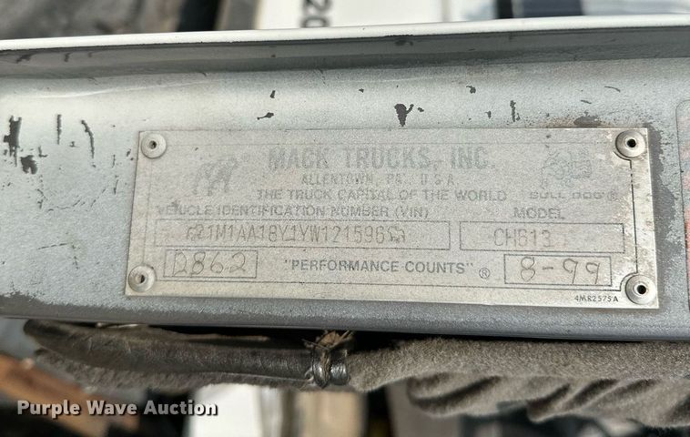 image for item MQ9360 2000 Mack CH613  crane truck