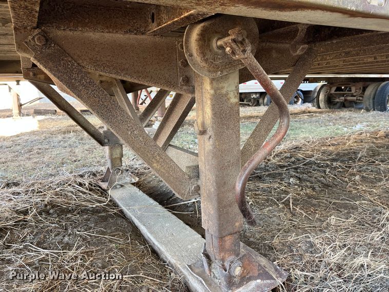 image for item MW9482 1979 Fruehauf FBZ9-F2-40  dry van trailer