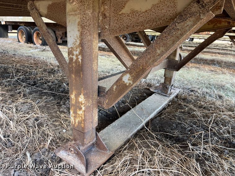 image for item MW9482 1979 Fruehauf FBZ9-F2-40  dry van trailer