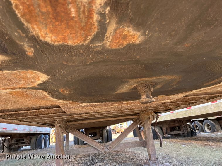 image for item MW9482 1979 Fruehauf FBZ9-F2-40  dry van trailer